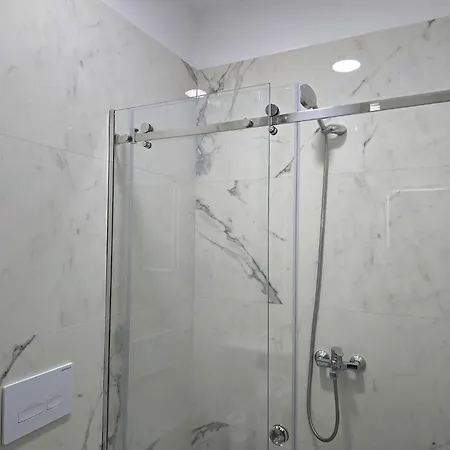 Apartment In Near Sandy